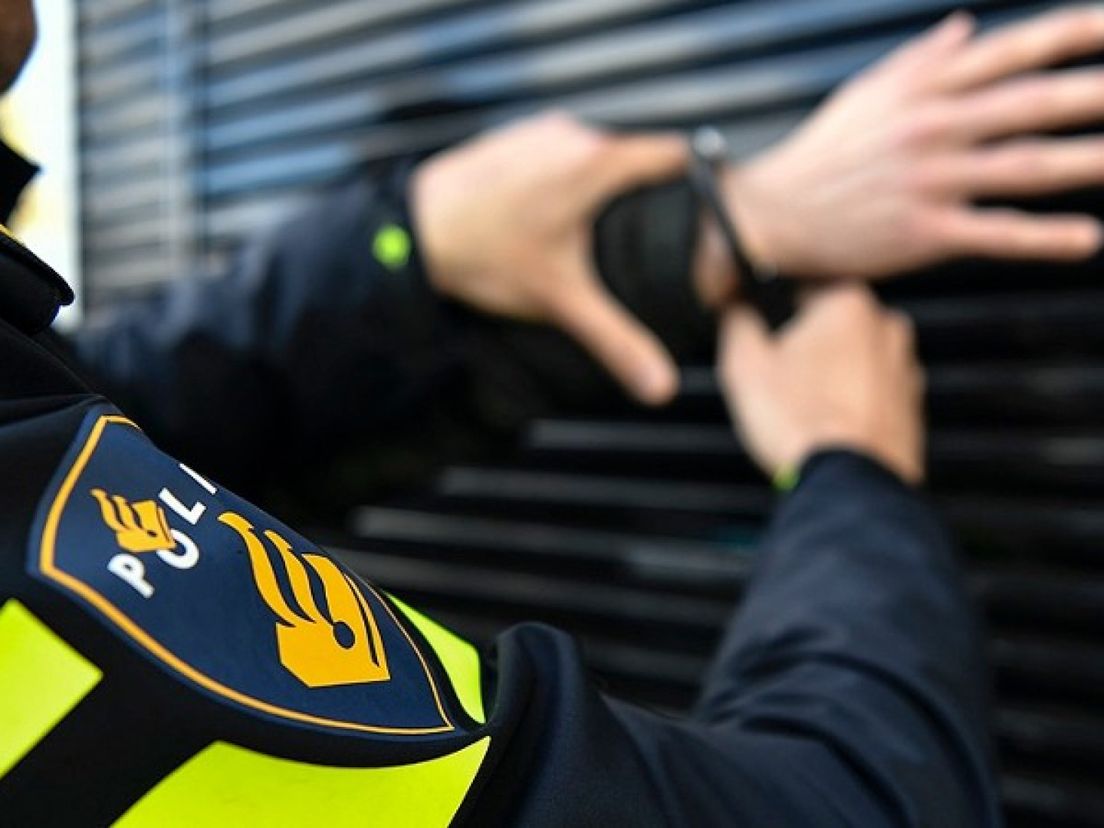 Man (23) met BMW-onderdelen in tas aangehouden na meerdere auto-inbraken in Wateringse Veld
