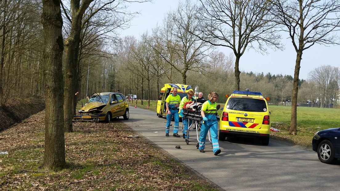 Auto van de weg