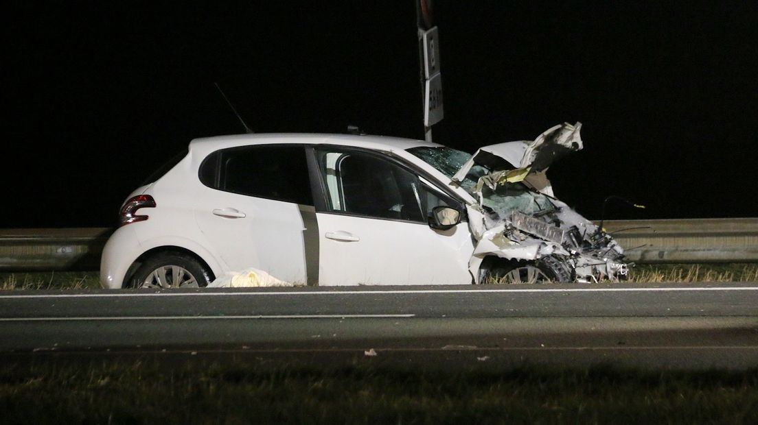 Vrouw (32) komt om bij ernstig ongeluk op A58 (video)