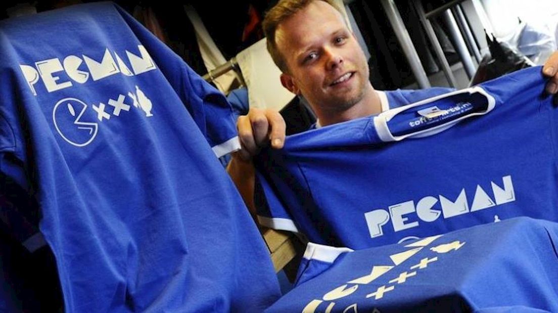 Nick Runhaar met 'zijn' Pecman shirt