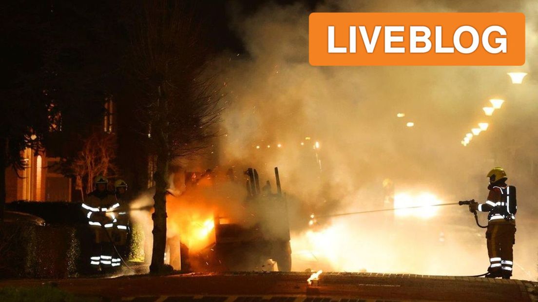 In Poederoijen stond een aanhanger met hout en autobanden in brand.