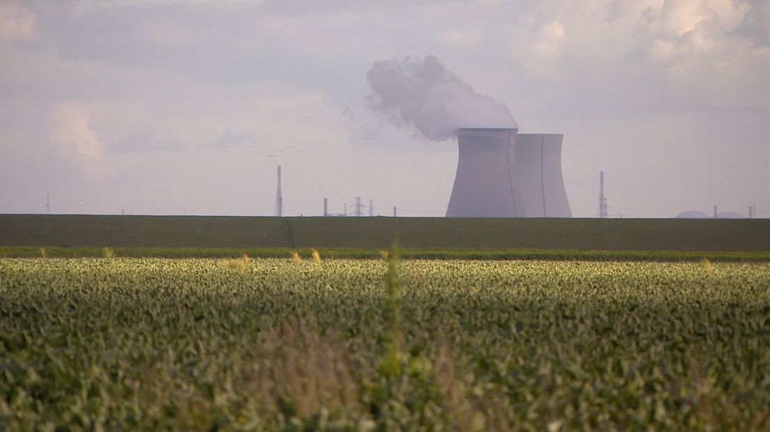 Zicht op kerncentrale Doel vanuit Rilland