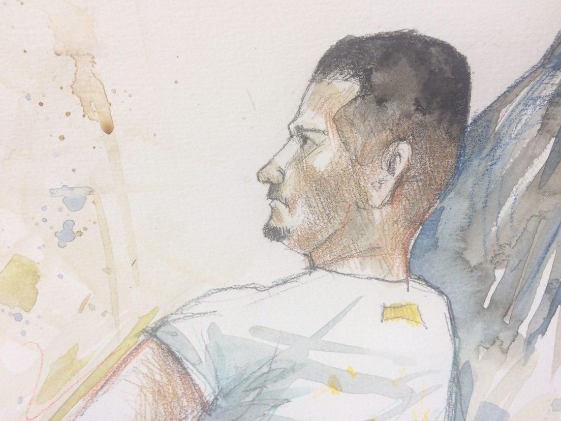 Bendeleider Saied H. vorig jaar in de Asser rechtbank (tekening: Janneke de Jonge)