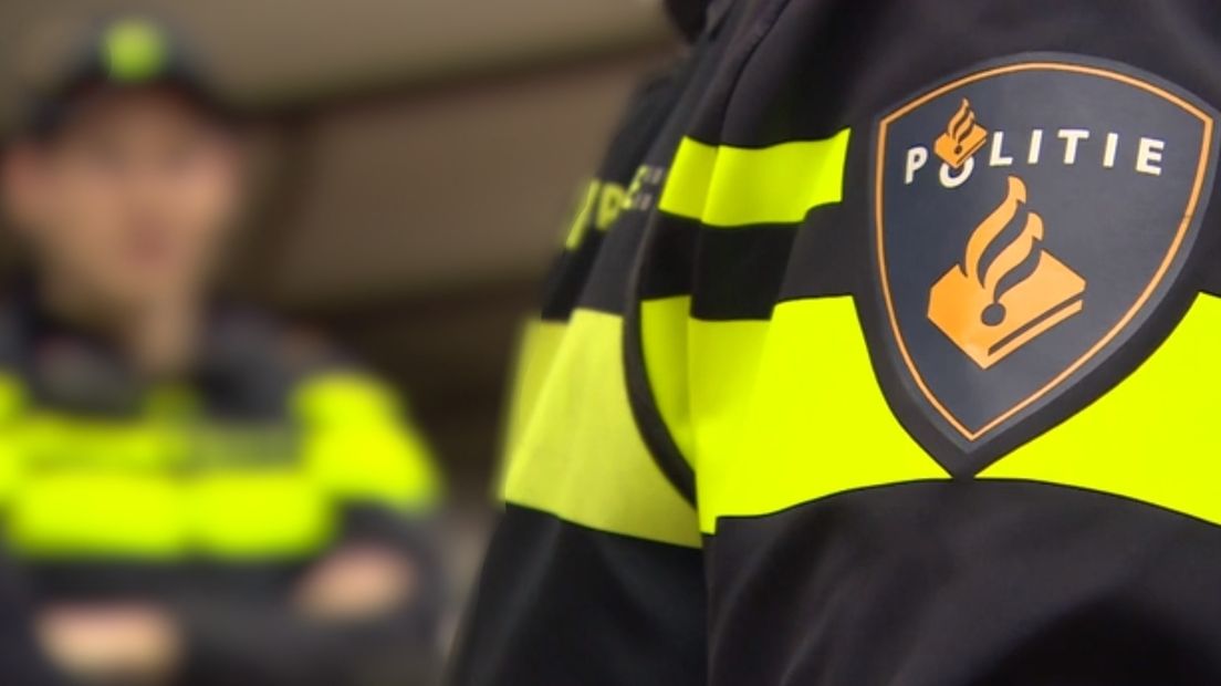 Man dreigt politieagent keel door te snijden