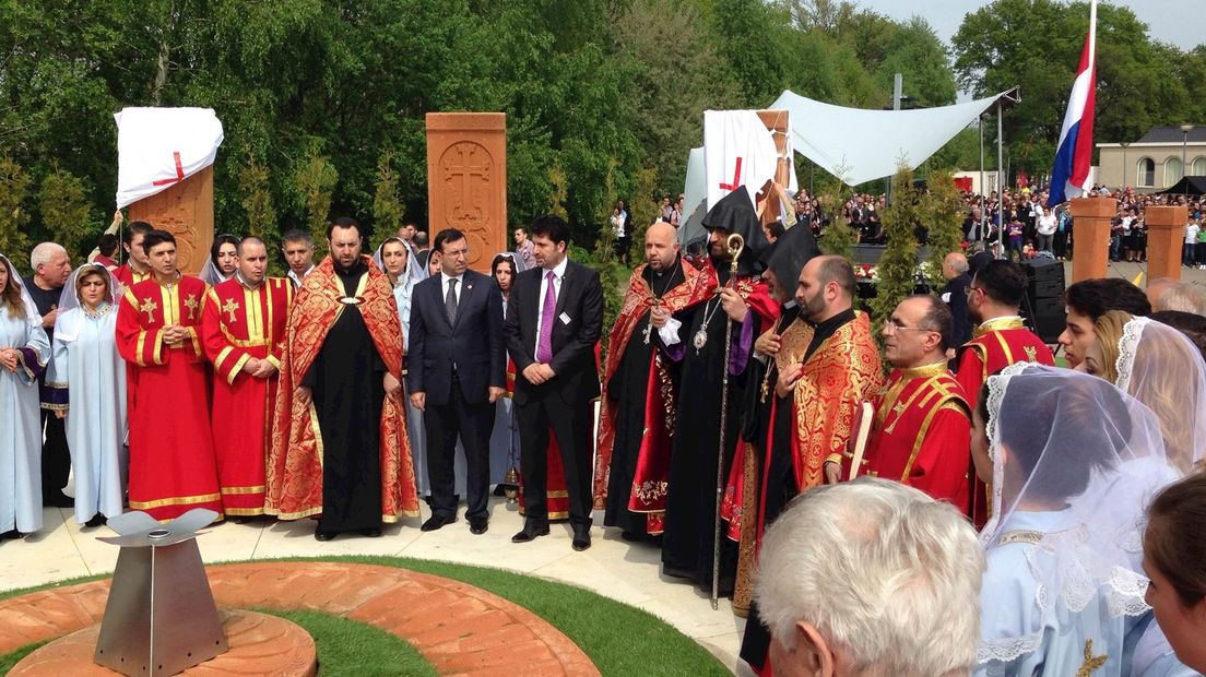 Onthulling van Armeens genocide-monument in Almelo