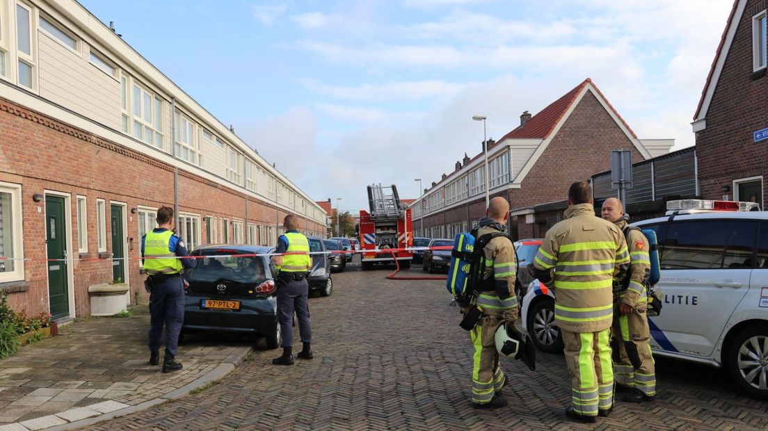 Politie en brandweer in Vlierboomstraat.