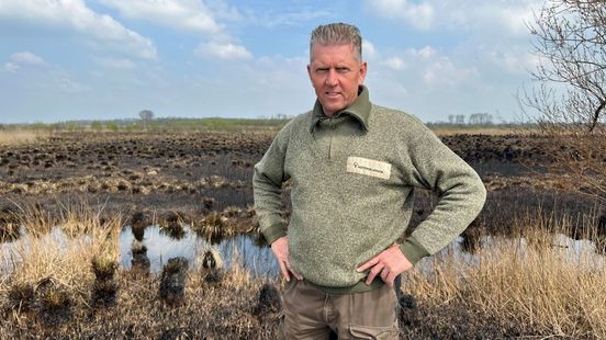 ‘Wie steekt nou een natuurgebied in de fik?’ – vraagt een verdrietige boswachter René zich af