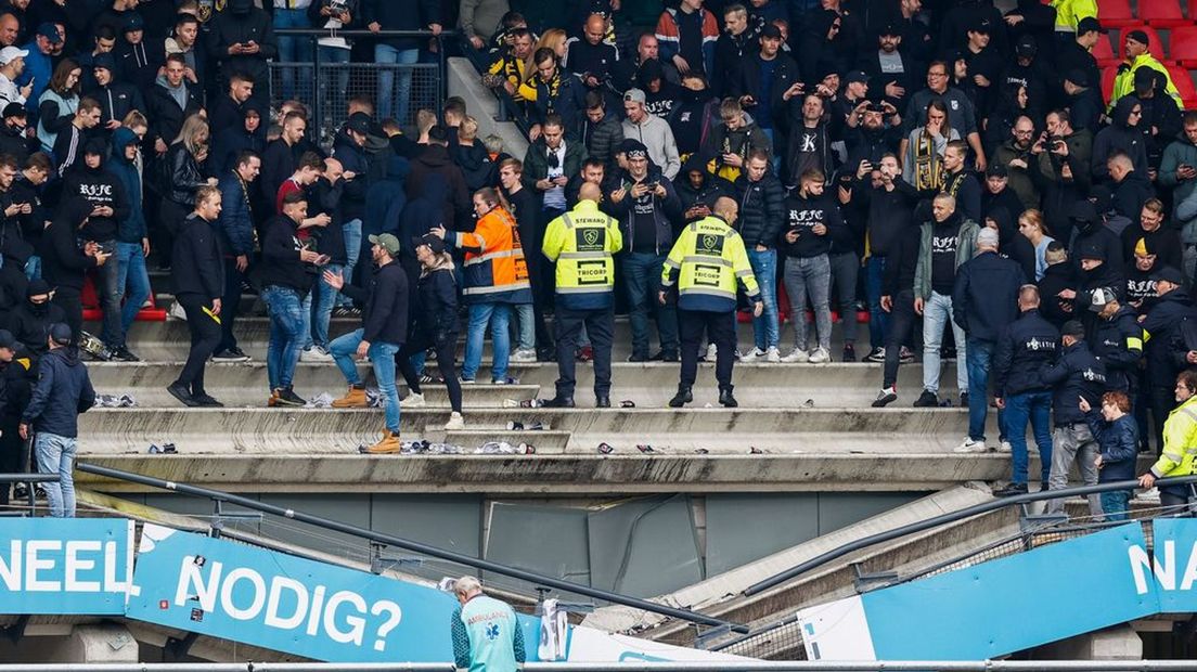 De ingestorte tribune.