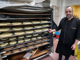 Voordeelbakker Mohamed stopt na 35 jaar: 'Maar ik geef mijn zaak niet zomaar weg'