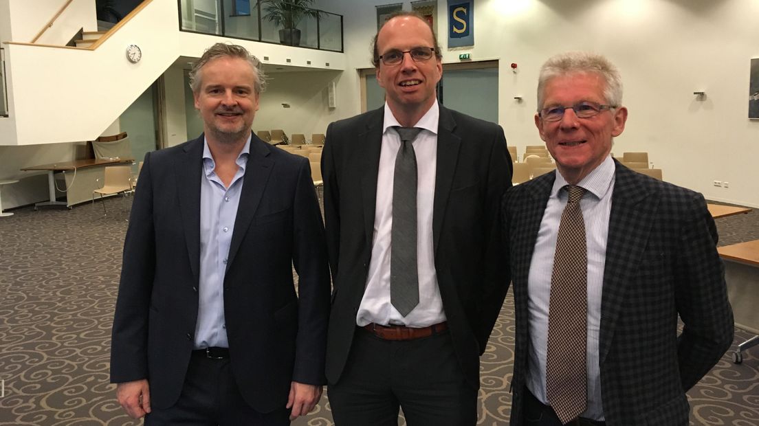 Van Katwijk (rechts) stapt na nog geen jaar uit het college