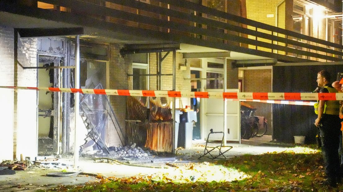 Hulpdiensten bij de brand in Straat Bali in Veendam