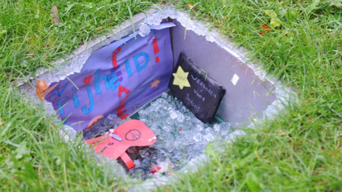 Kindermonument in Oosterbeek vernield