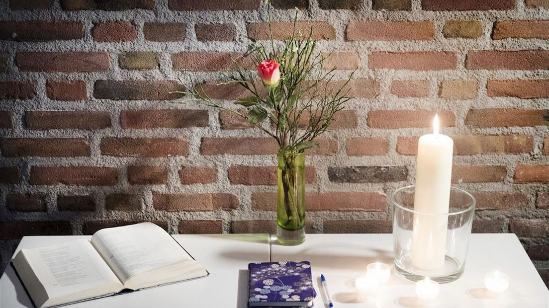 In een studentenkerk in Nijmegen hebben ze deze gedenkplaats voor de slachtoffers gemaakt