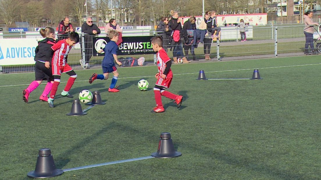 Zeeuwse voetbalapp moet jongeren meer laten bewegen
