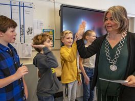 Astrid Nienhuis, burgemeester in Heemstede, verkenner in Drenthe