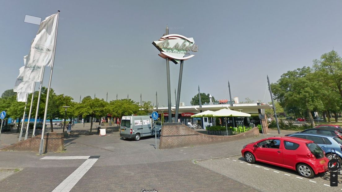 Winkelcentrum De Weide in Hoogeveen (Rechten: Google Streetview)