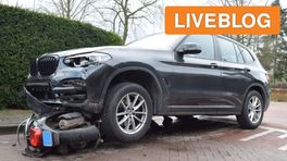 Scooter onder auto • politie deelt foto overledene