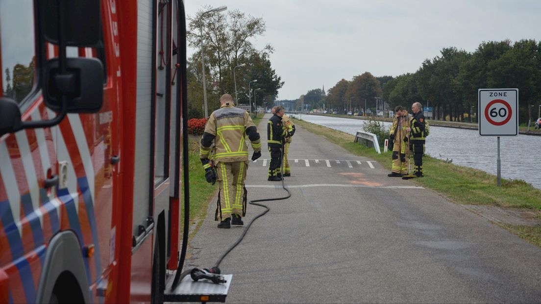 Brandweer verwijdert oliespoor