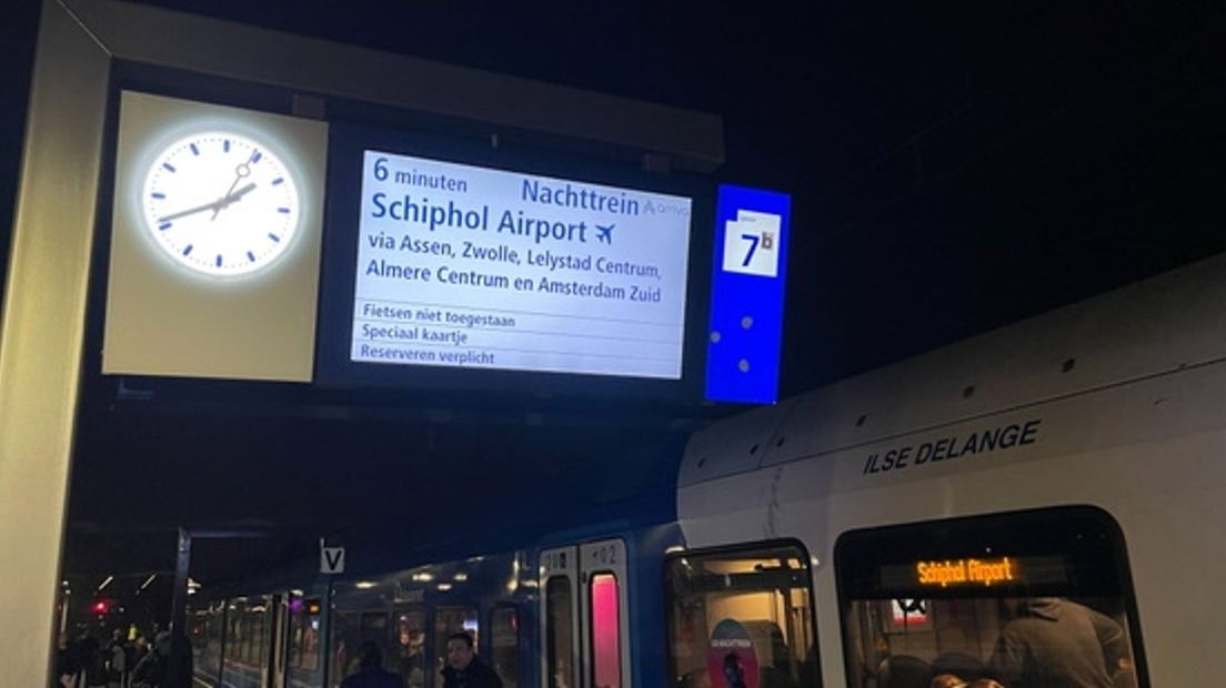 Nachttrein van Groningen, via Zwolle,  naar Schiphol vertrekt om twaalf voor twee