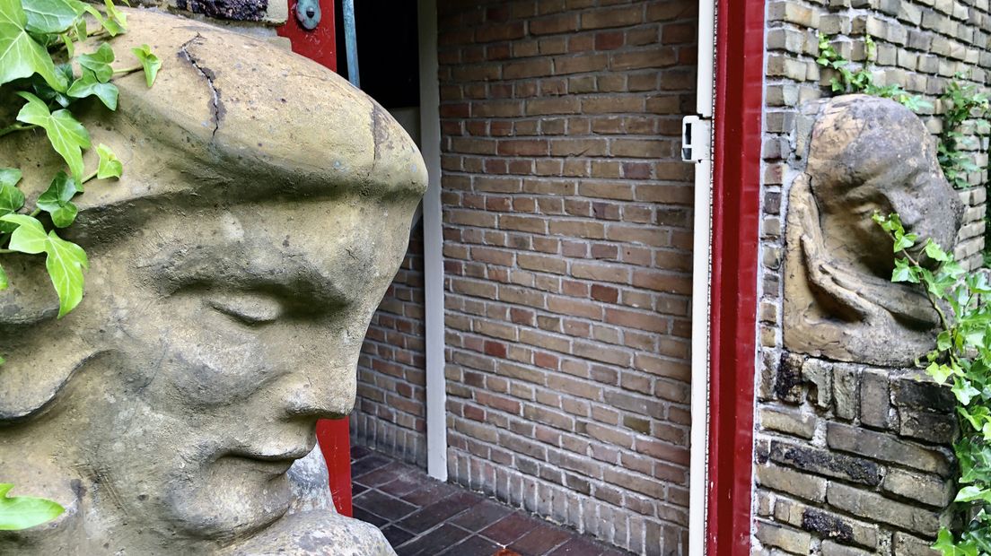 De voordeur van het Valk-huis
