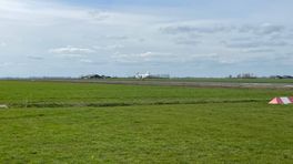 Vliegveld Oostwold in de wolken met verharde landingsbaan