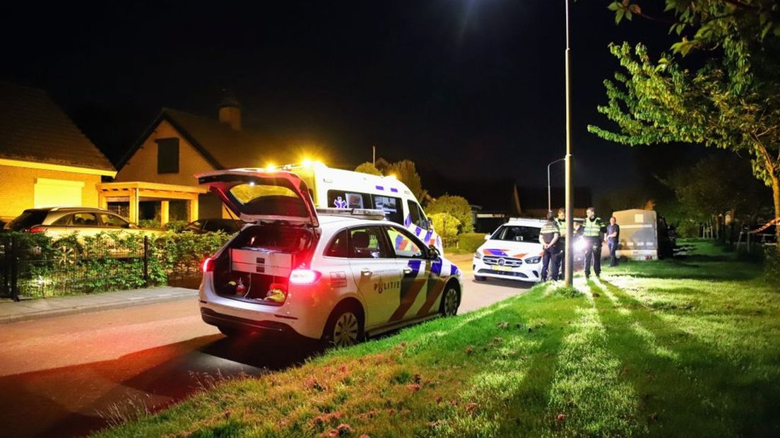 De politie en een ambulance kwamen ter plaatse na de woningoverval.