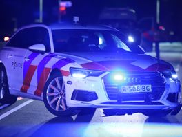 Politieauto geramd en agent gewond na achtervolging
