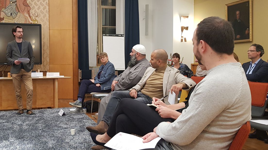 Utrechtse gemeenteraad in gesprek met imam Suhayb Salam op 8 november jl.