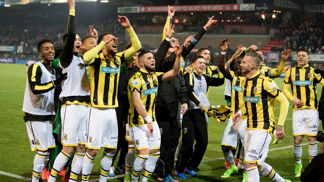 Vitesse viert het behalen van de finale