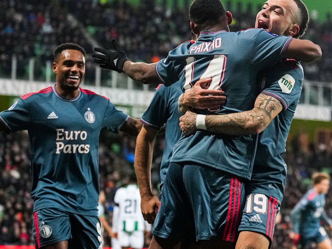 Feyenoord viert het feestje na de 0-1 van Igor Paixão tegen FC Groningen
