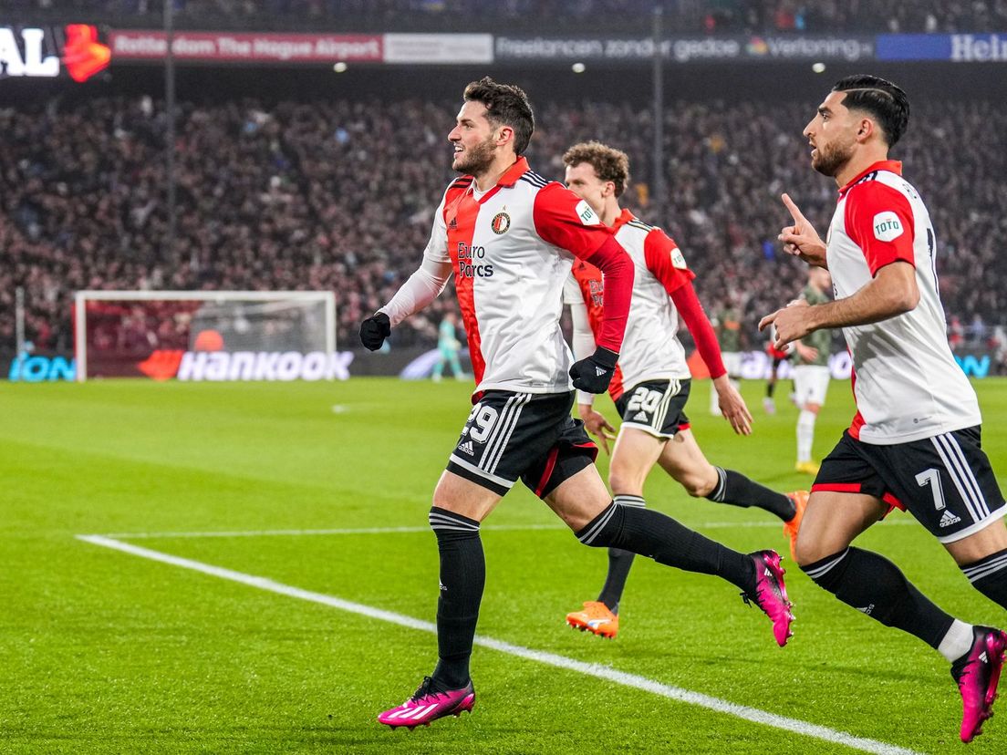 Feyenoord-spits Santiago Gimenez is de gevierde man na de 1-0 tegen Shakhtar Donetsk