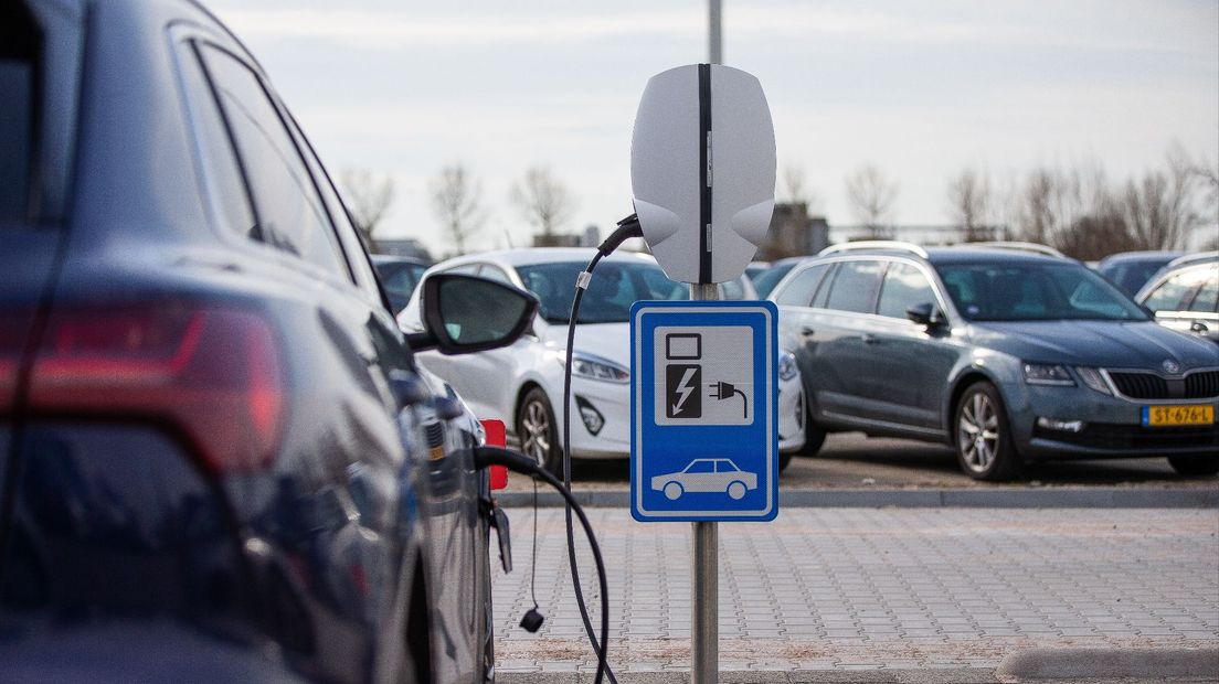 Een laadpaal voor een elektrische auto is niet overal makkelijk te vinden. Foto ter illustratie.