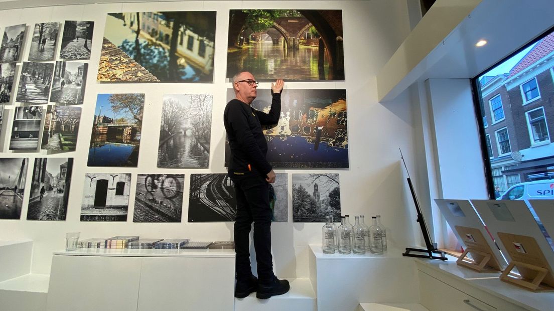 Fotograaf André Blom opent vandaag zijn nieuwe winkel aan de Twijnstraat.