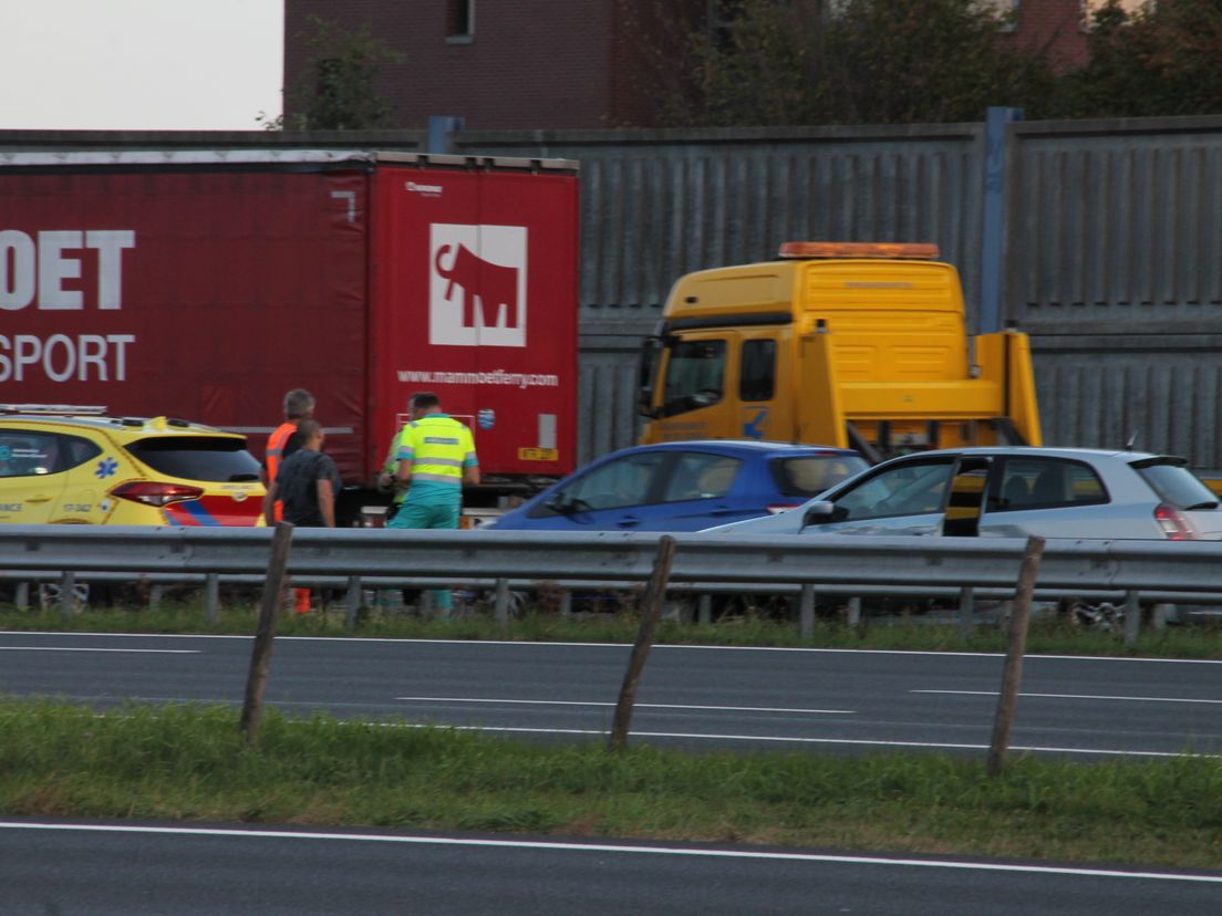 Ongeluk Met Vrachtwagen En Twee Auto's Op A15 - Rijnmond