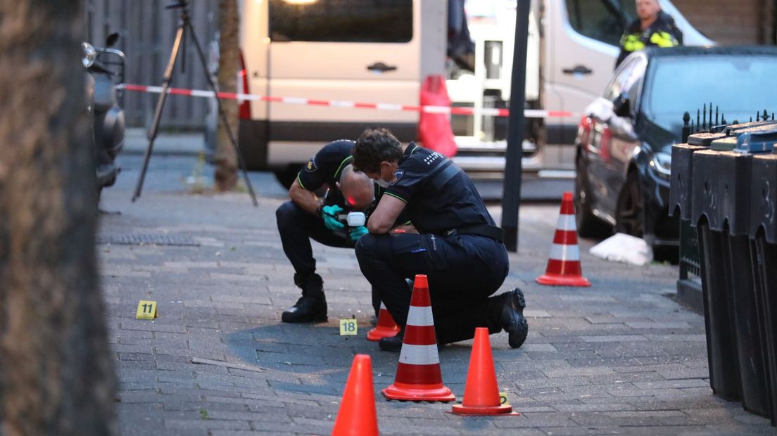 Politieonderzoek bij de beschoten woning in de Merenwijk