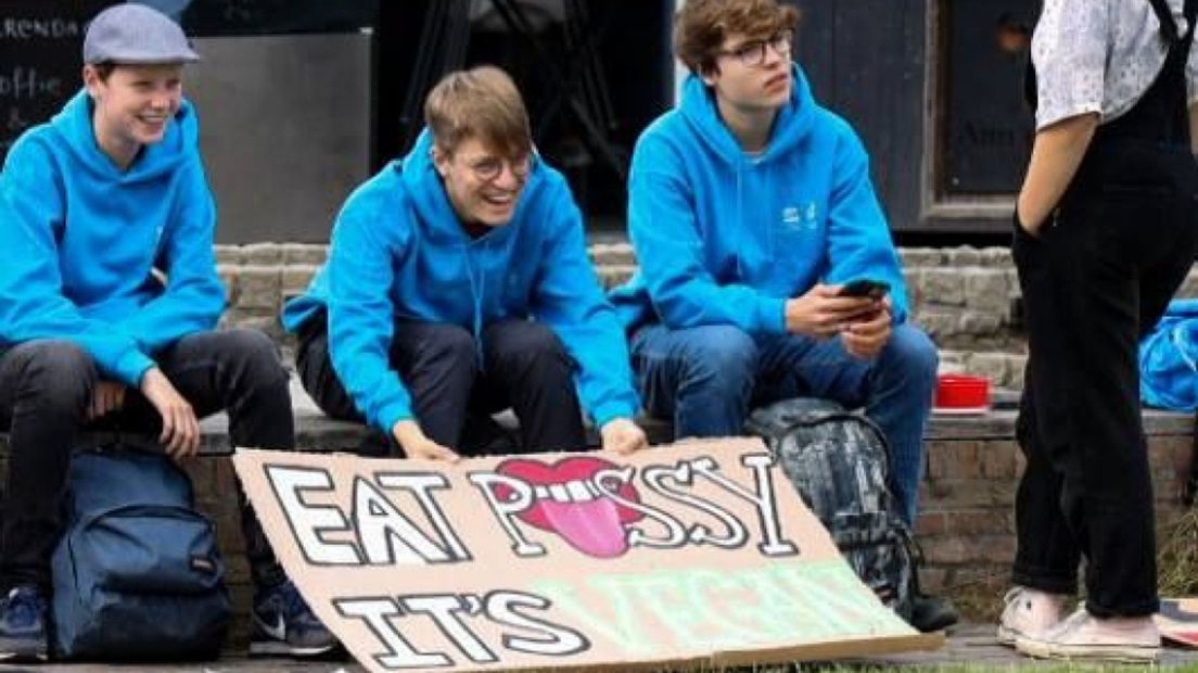 Een van de vele leuzen tijdens de klimaatactie in Arnhem.