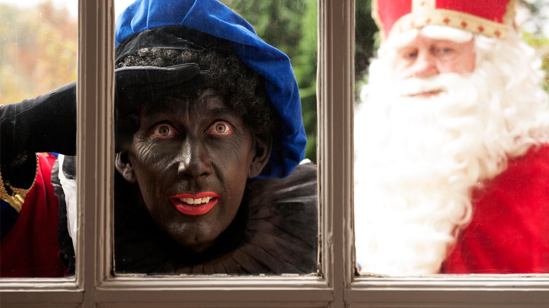 Zwarte Piet kijk naar binnen