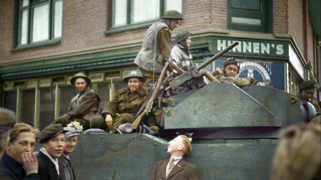 Tanks op de kruising Zuiderstraat - Bornerbroeksestraat in Almelo