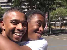 Broers zien elkaar voor het eerst sinds de lockdown op Suikerfeest: 'Hij gaat springen en knuffelen'