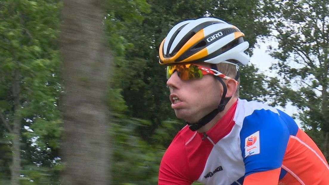Paralympisch wielrenner Arnoud Nijhuis (Balkbrug)