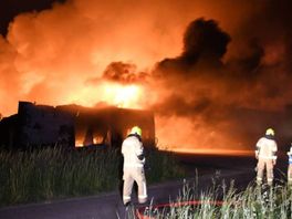 Grote brand verwoest schuur in Oudelande