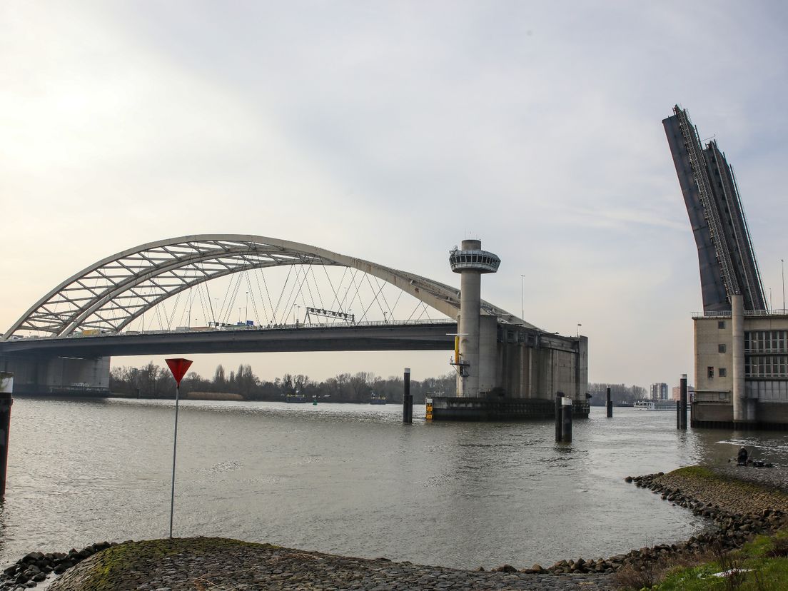 De donderdagochtend geopende Van Brienenoordbrug