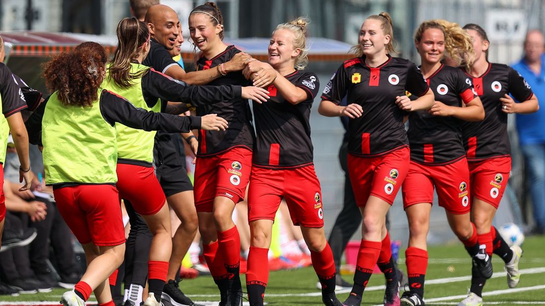 voetbal Excelsior/Barendrecht Angela Versluis Lieve van Vliet
