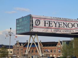 Giga spandoek Feyenoord om Unilever-gebouw heen gewikkeld