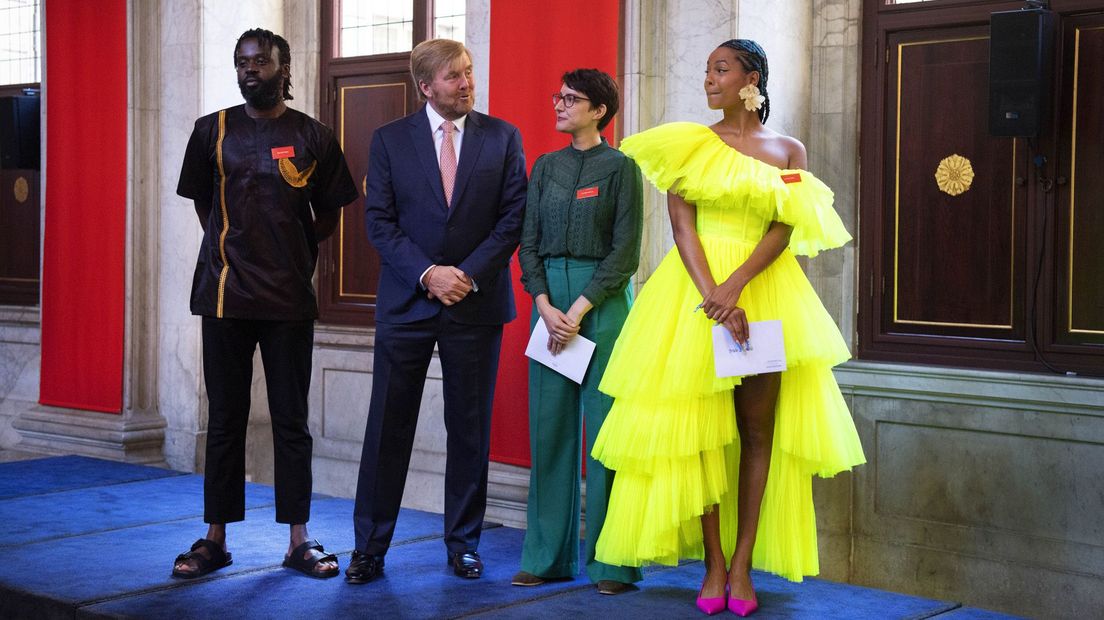 Eva met koning Willem-Alexander en de andere prijswinnaars