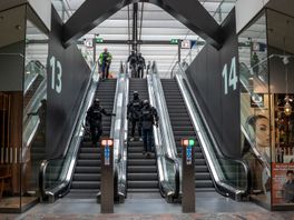 Trein op Rotterdam CS stilgezet na melding vuurwapen | Schapen te water, vier overleven het niet