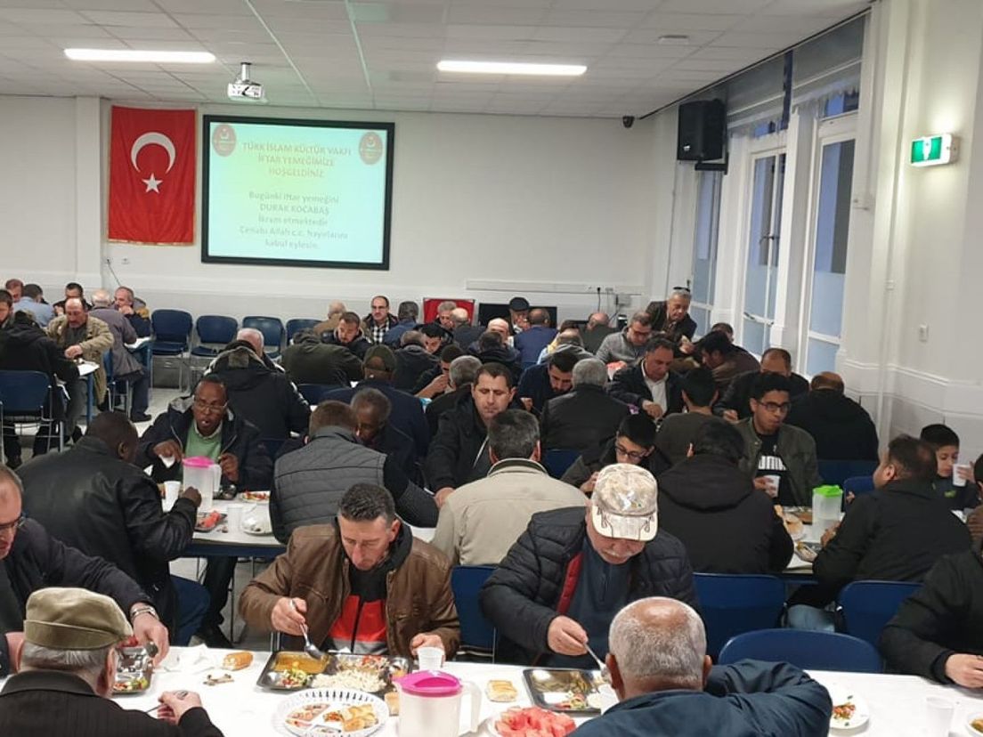 Haagse stichting zorgt voor iftarmaaltijden in Transvaal en hulp in Turkije tijdens ramadan