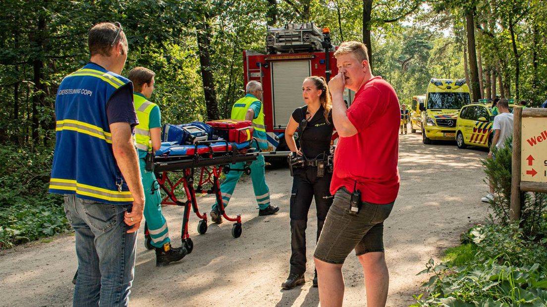 Hulpdiensten komen aan bij de kampeerboerderij in Leusden