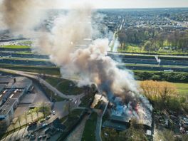 Uitslaande brand in Utrecht na uren onder controle, pand volledig verwoest