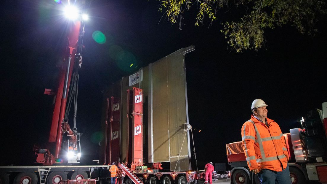 Gropstra met op de achtergrond de brug